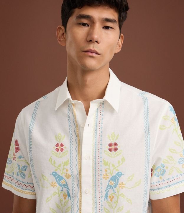 Camisa Comfort en Lino con Estampado Floral Bordada 5