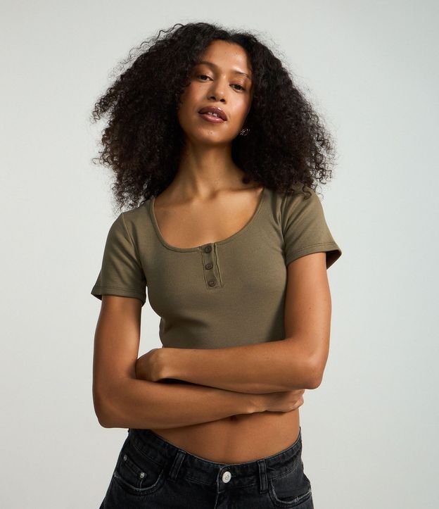 Blusa en Rib con Botones en el Escote 7