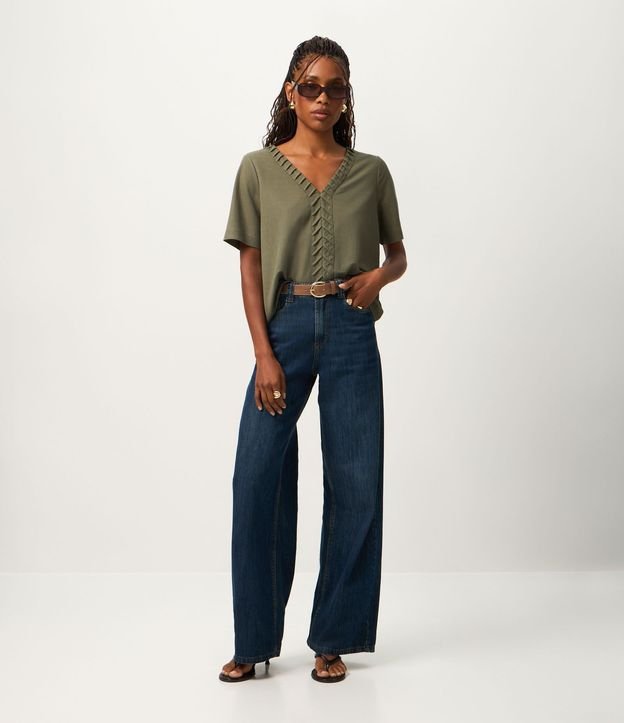 Blusa Slim en Piquet con Escote V y Detalle Texturizado 2