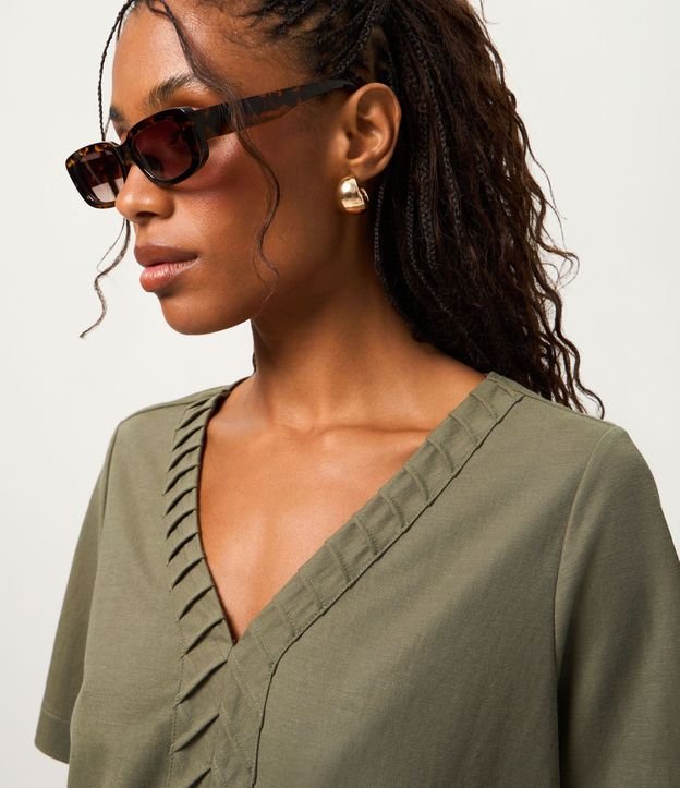 Blusa Slim en Piquet con Escote V y Detalle Texturizado 4