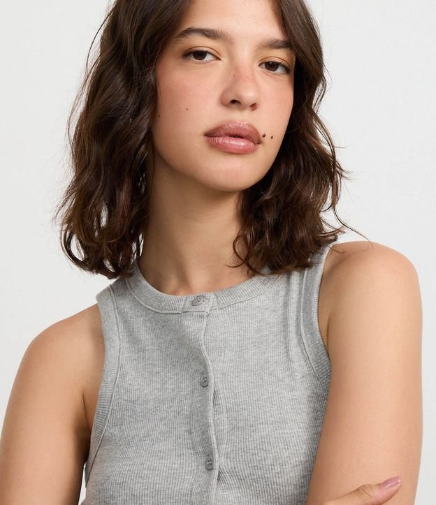 Musculosa en Rib con Botones Delanteros 5