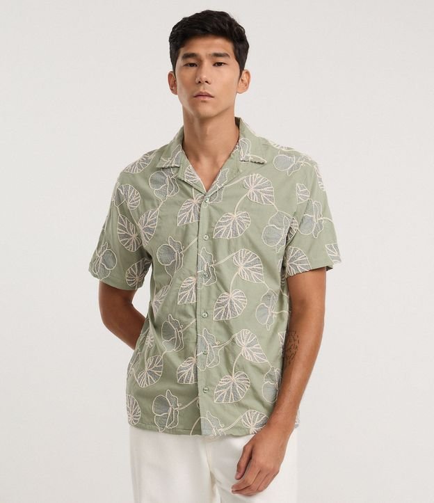 Camisa Comfort en Algodón con Bordado en Hojas