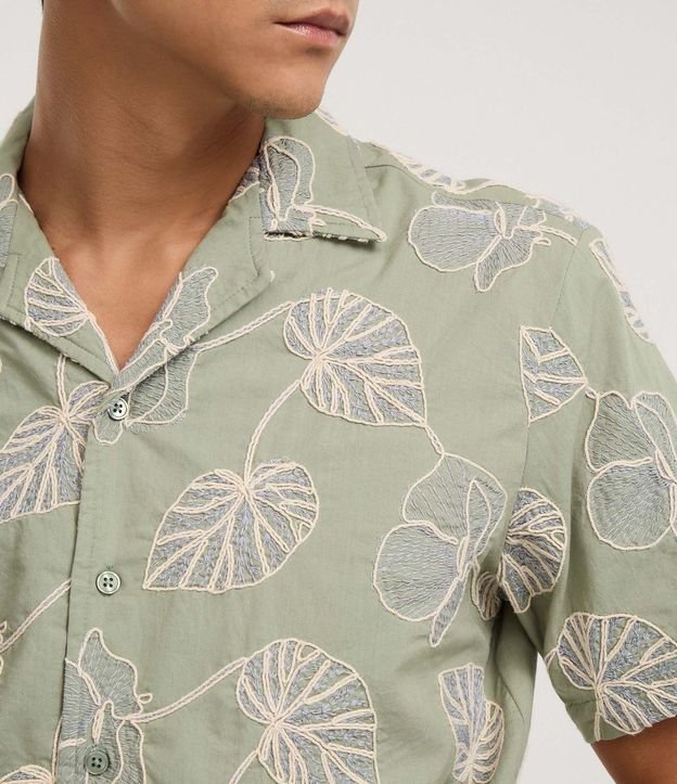 Camisa Comfort en Algodón con Bordado en Hojas 3