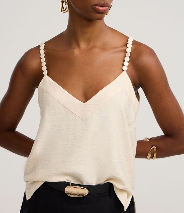 Blusa en Viscosa con Escote V y Lunares en el Bretel 5