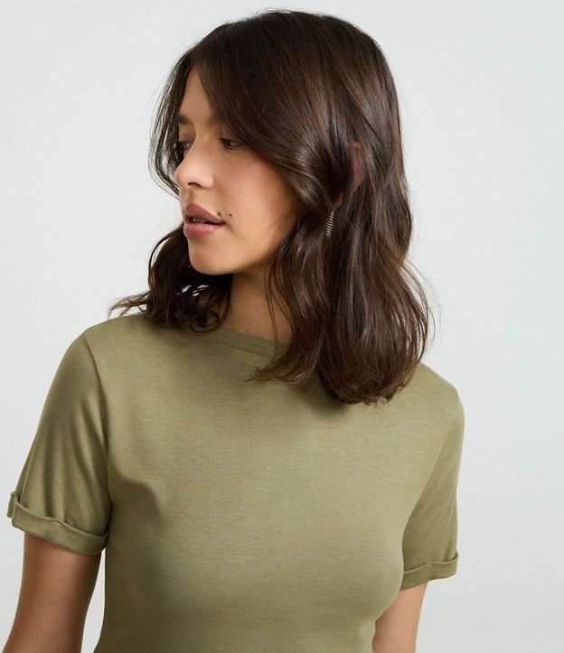 Blusa Básica en Viscosa con Manga Dobrada 3