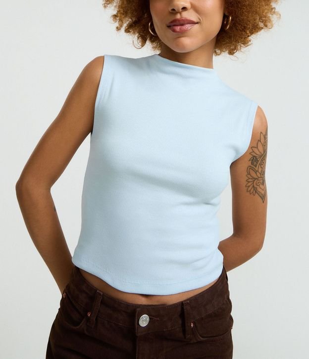 Blusa Acanalada en Rib con Cuello Alto 5