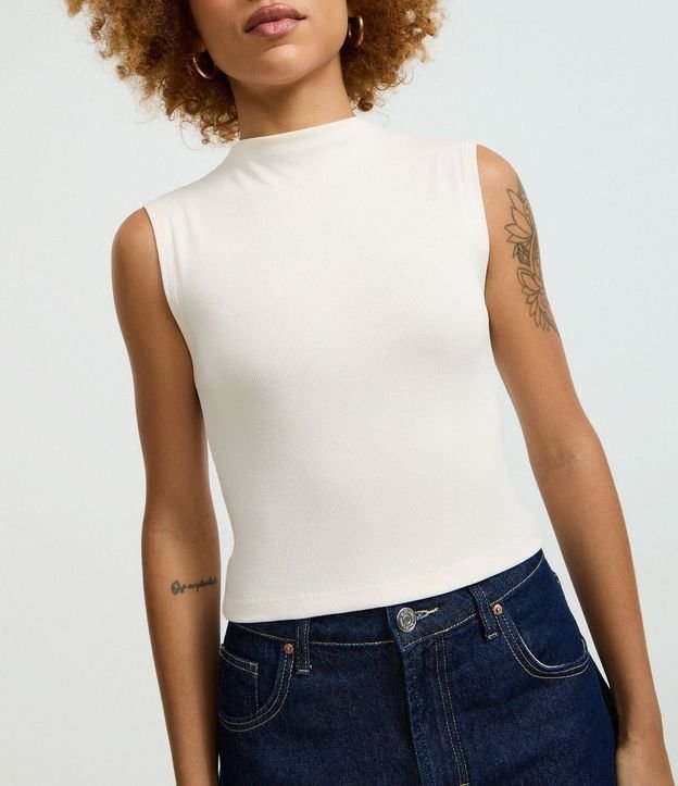 Blusa Acanalada en Rib con Cuello Alto