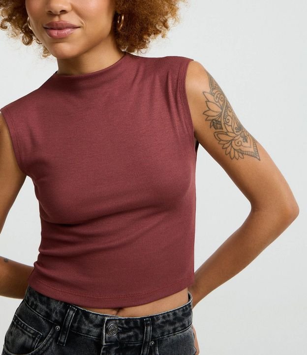 Blusa Acanalada en Rib con Cuello Alto 5