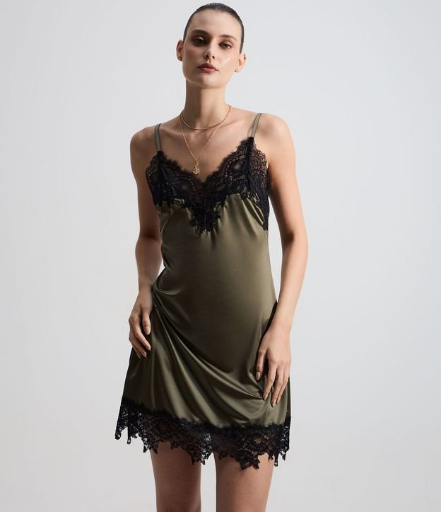 Camisón en Microfibra con Detalles de Encajes