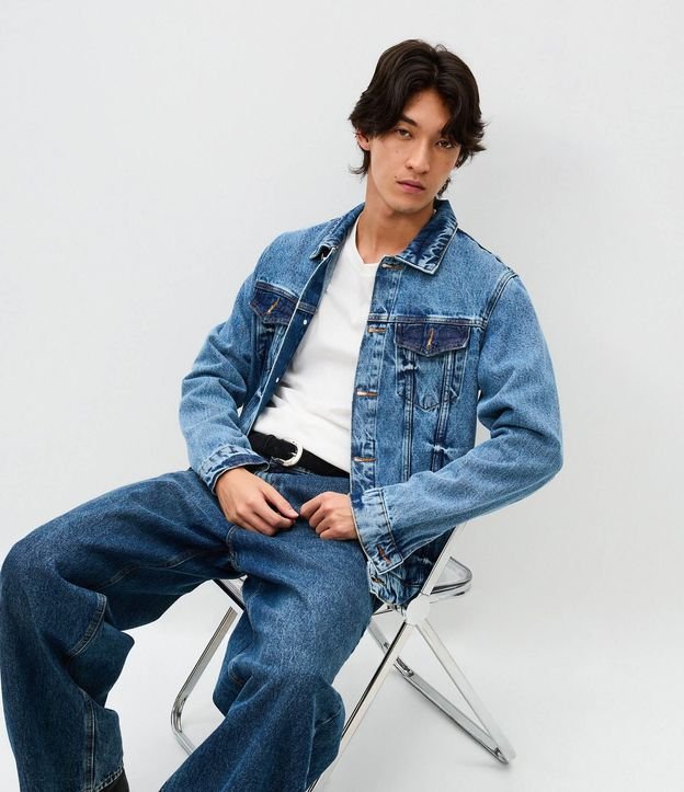 Campera Regular en Jeans Desteñido con Botones y Bolsillos en el Pecho 2