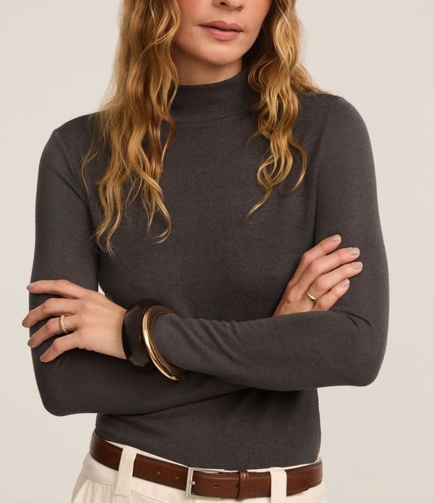 Blusa Texturizada con Cuello Alto y Manga Larga 4