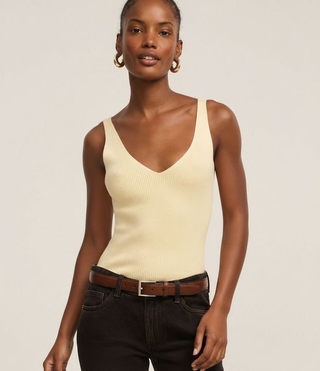 Blusa Acanalada en Punto con Escote v y Espalda Descotada