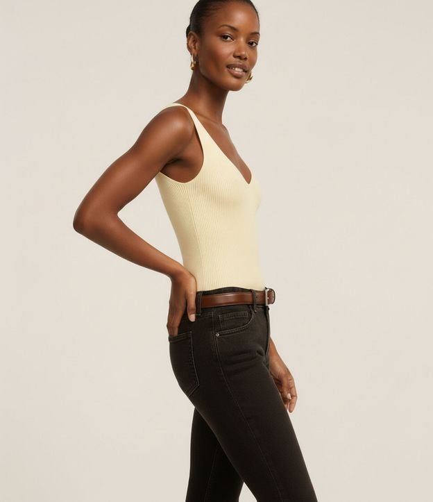 Blusa Acanalada en Punto con Escote v y Espalda Descotada 6
