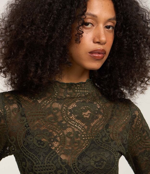 Blusa en Encaje Floral con Transparencia 3