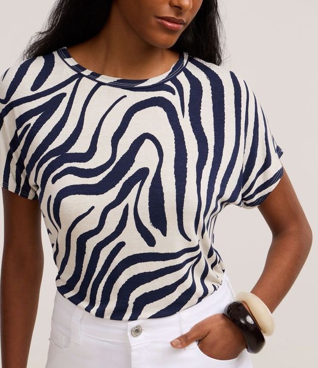 Blusa en Viscosa con Estampa Zebra y Cuello Redondo 4