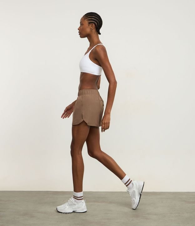 Short Runner Tecnológico con Detalles Contrastantes 1