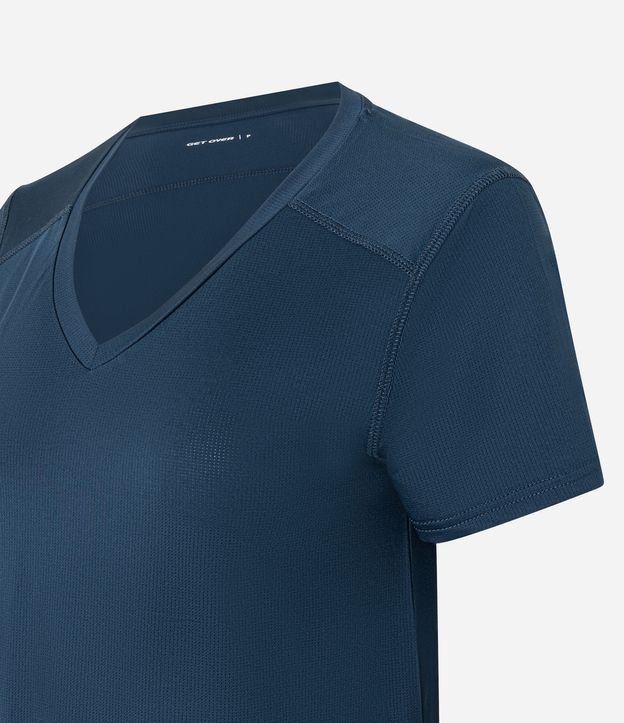 Remera Deportiva en Microfibra Agujerada con Ruedo Mullet 8