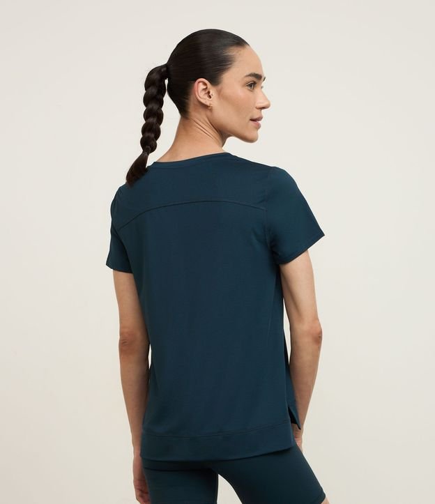 Remera Deportiva en Microfibra Agujerada con Ruedo Mullet 5