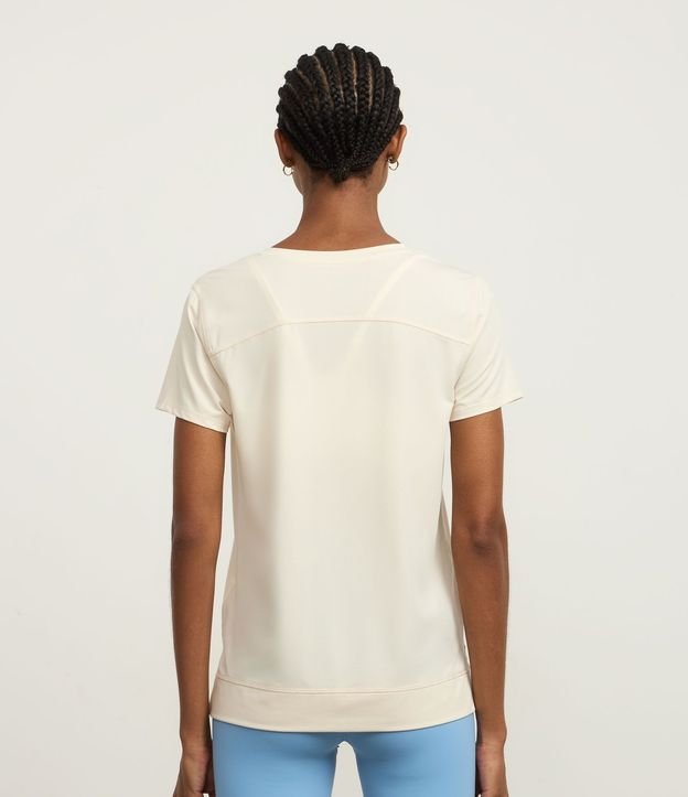 Remera Deportiva en Microfibra Agujerada con Ruedo Mullet 4