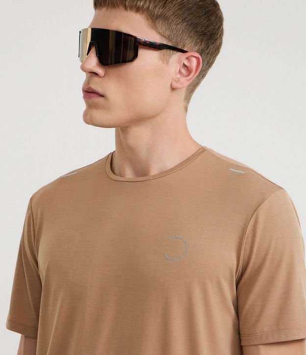 Remera Deportiva en Tecnologia Dry con Estampa Lettering 5