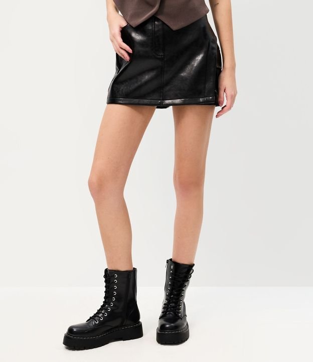 Short Pollera en PU con Bolsillos 2