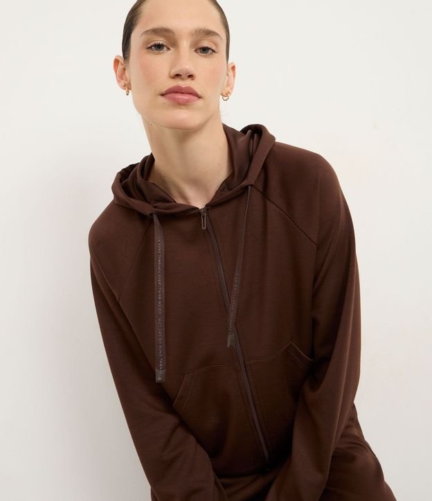 Campera Deportiva con Modal y Bolsillo Canguro