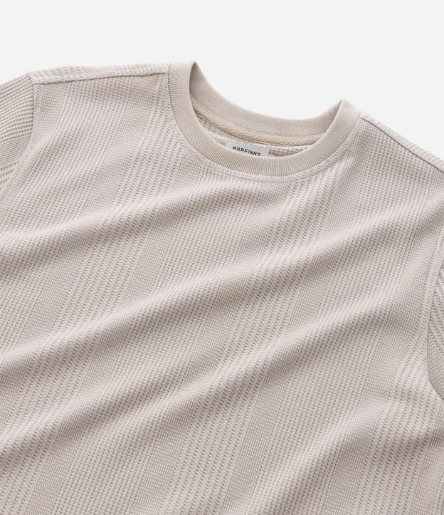 Remera Regular con Cuello Redondo y Textura Vertical 9