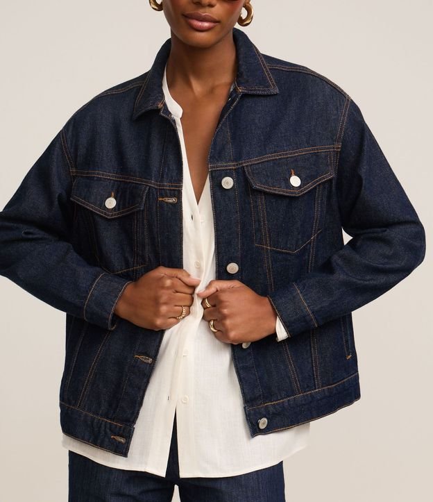 Campera Trucker Amplia en Jeans con Bolsillos 6