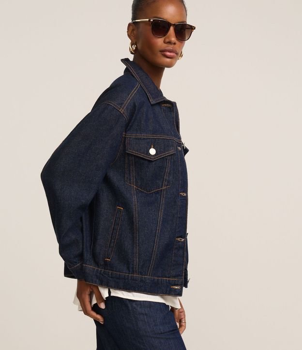 Campera Trucker Amplia en Jeans con Bolsillos 8