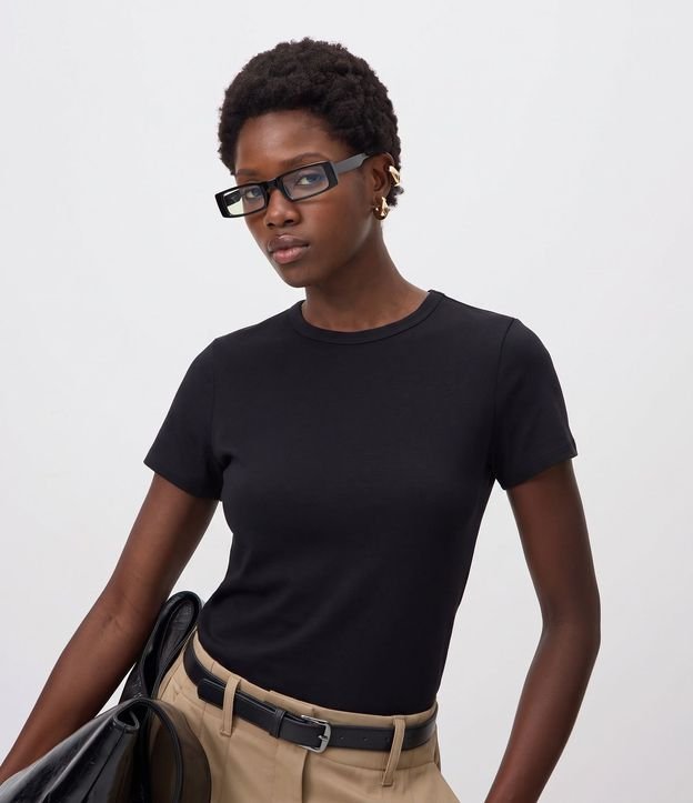 Blusa Slim Básica en Algodón Peruano con Cuello Redondo