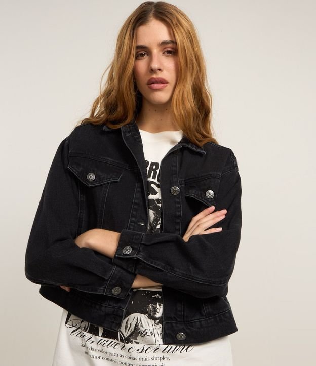 Campera Boxy en Jeans con Bolsillos y Recortes 3