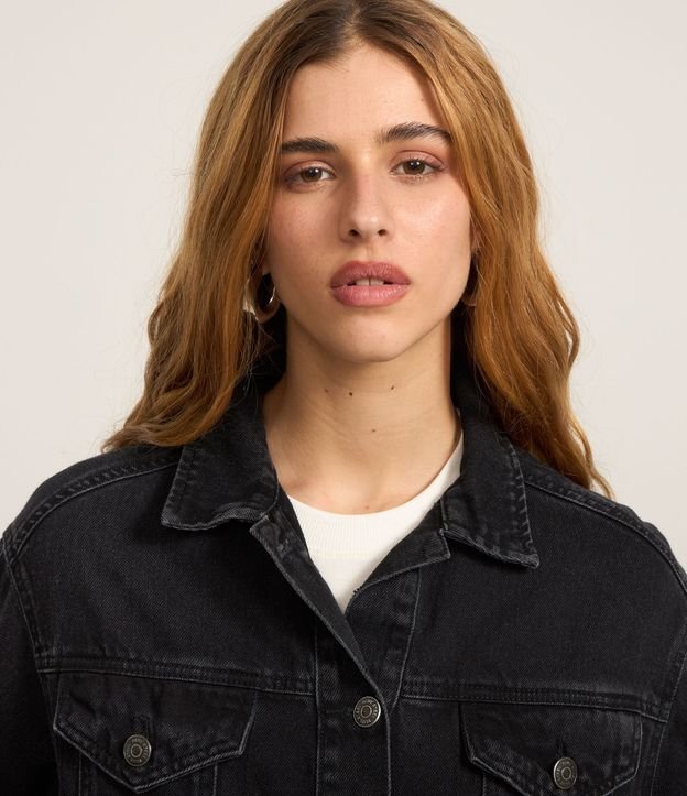 Campera Boxy en Jeans con Bolsillos y Recortes 5