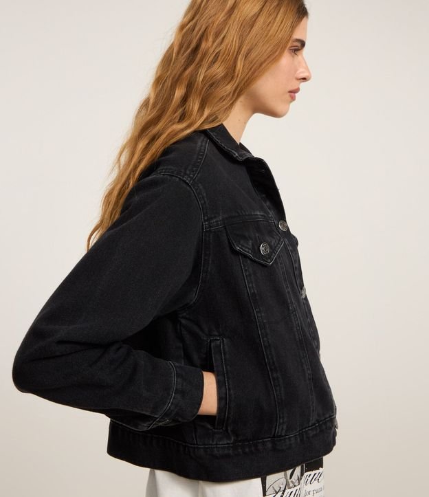 Campera Boxy en Jeans con Bolsillos y Recortes 6