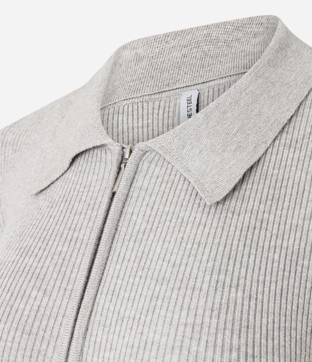 Blusa en Viscosa en Efecto Tricot con Cuello Polo y Cremallera 5