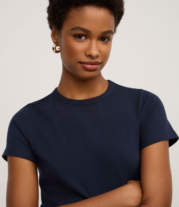 Blusa Slim Básica en Algodón Peruano con Cuello Redondo 3