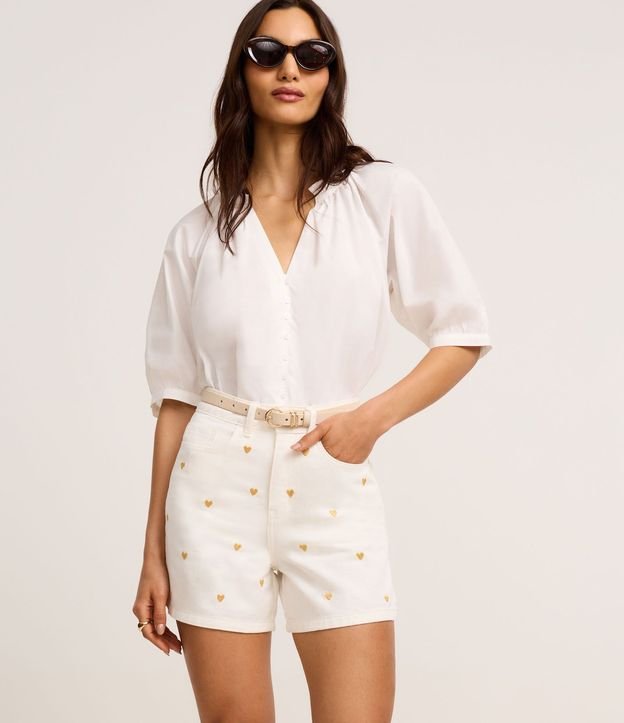 Short Mom Cintura Alta en Jeans con Bordado Corazones 3