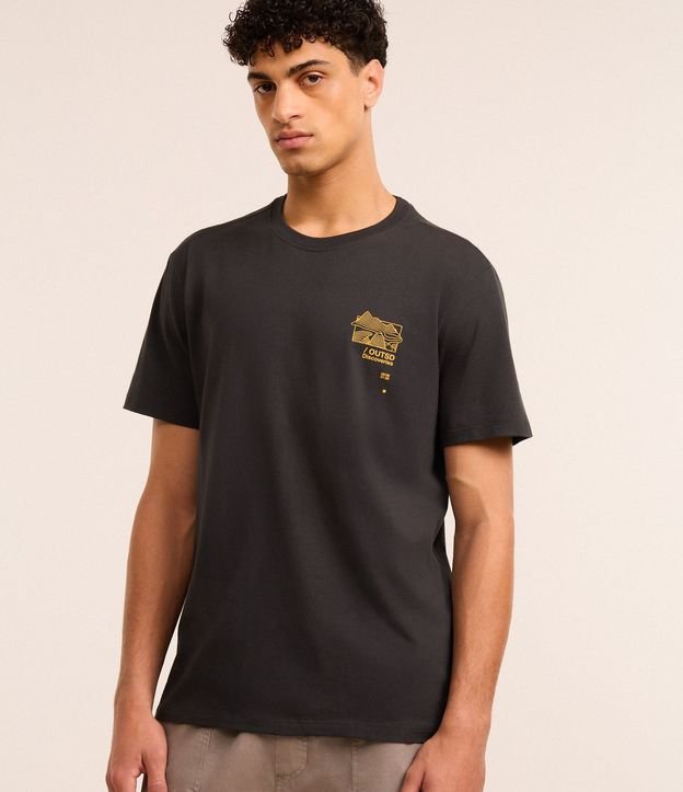 Remera Comfort en Algodón con Estampa de Mapa y Lettering Outsd Discoveries