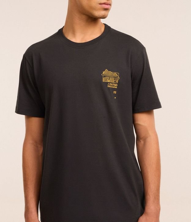 Remera Comfort en Algodón con Estampa de Mapa y Lettering Outsd Discoveries 4