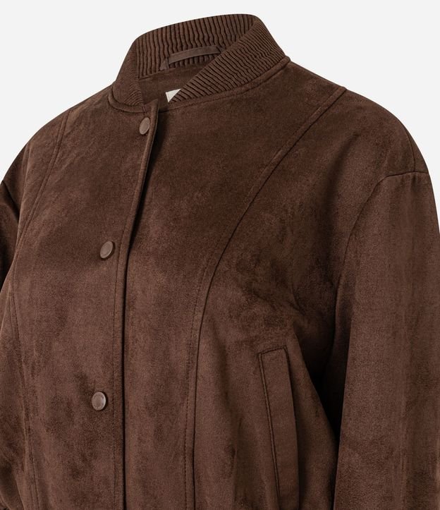 Campera Bomber en Gamuza con Bajo Ayustadas y Recortes 7