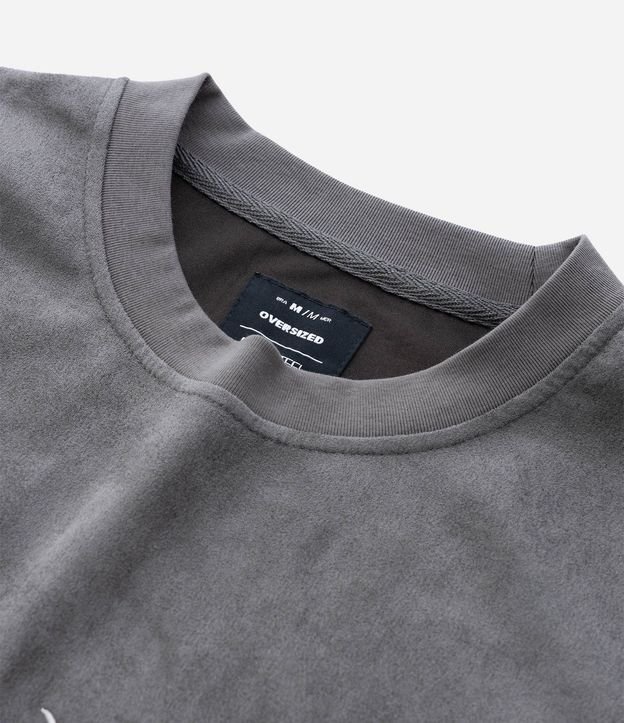 Remera Oversized en Media Malla con Estampa Lettering y Bordado 8