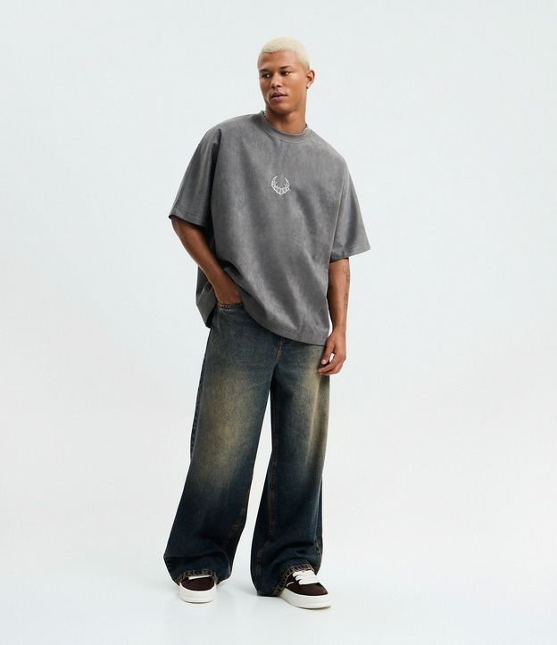 Remera Oversized en Media Malla con Estampa Lettering y Bordado 2