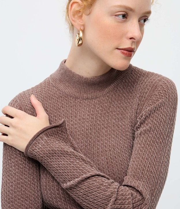 Blusa Slim Texturizada con Cuello Alto y Manga Larga 4