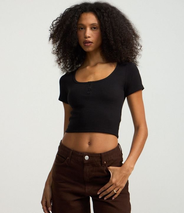 Blusa en Rib con Botones en el Escote 2
