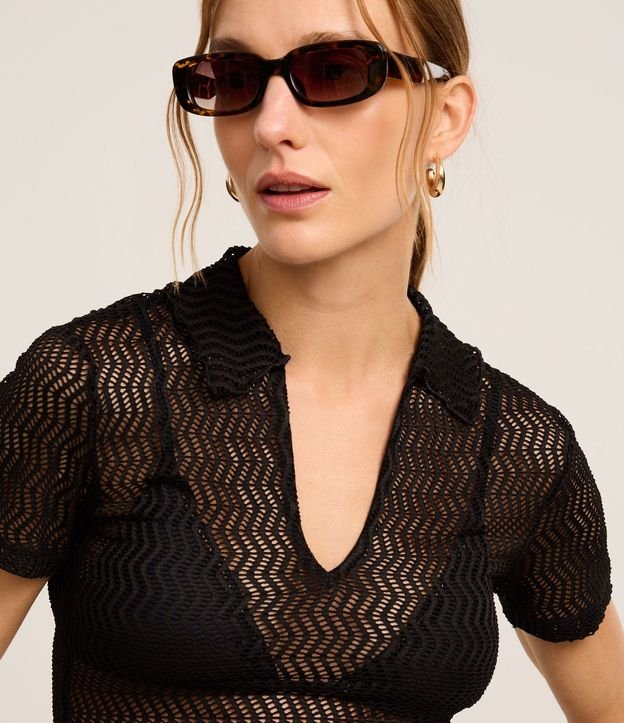 Blusa Slim con Efecto Macramé y Cuello Polo