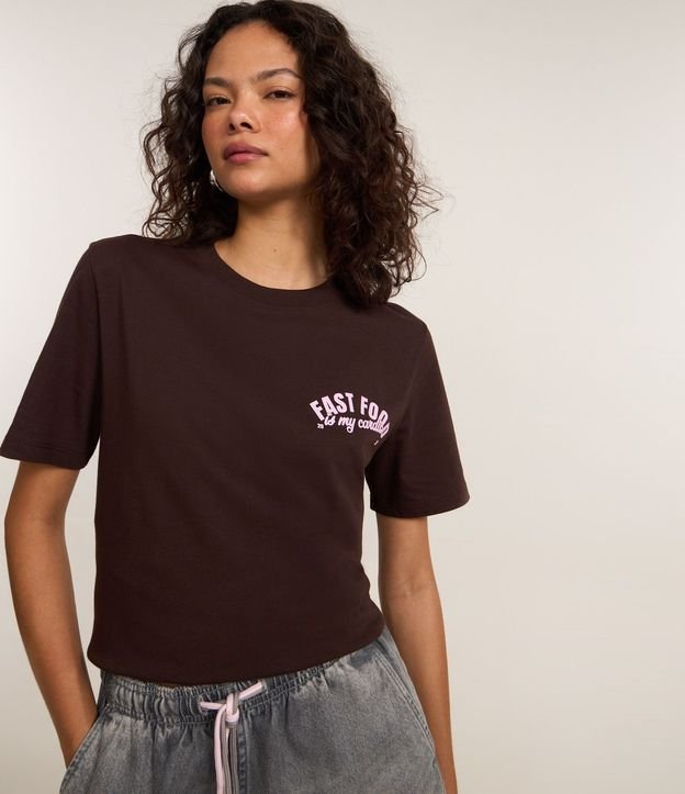 Remera T-Shirt en Algodón con Estampa Lettering Fast Food