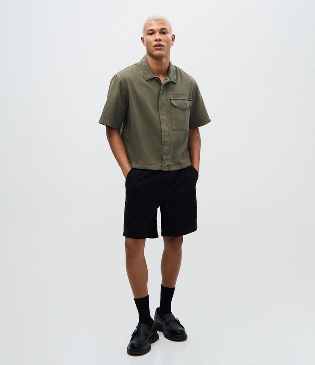 Camisa Overboxy en Sarga con Bolsillo Sobre Delantero 2