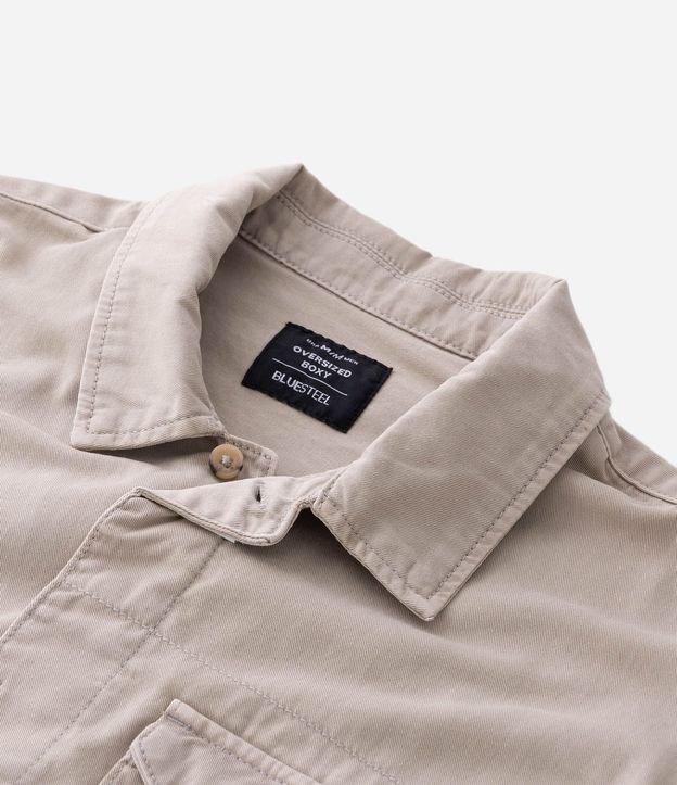 Camisa Overboxy en Sarga con Bolsillo Sobre Delantero 10