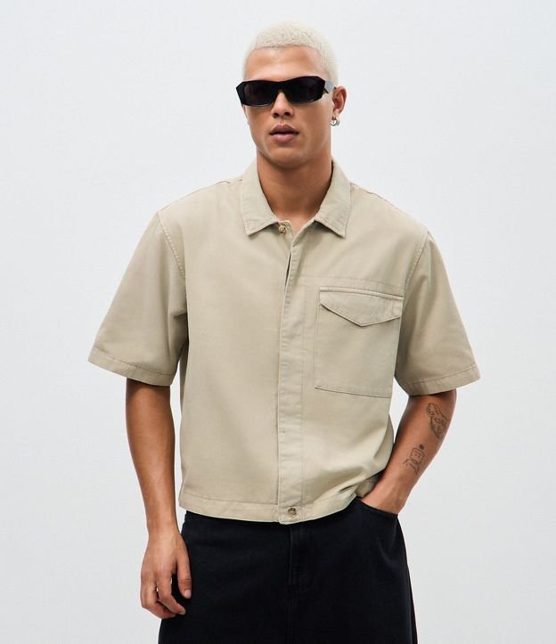 Camisa Overboxy en Sarga con Bolsillo Sobre Delantero