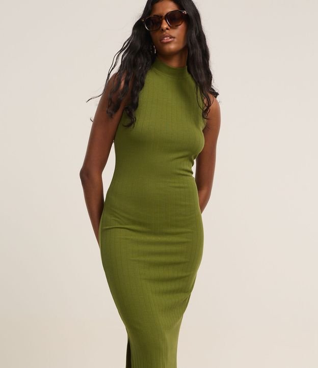 Vestido Midi Canelado en Rib con Cuello Alto