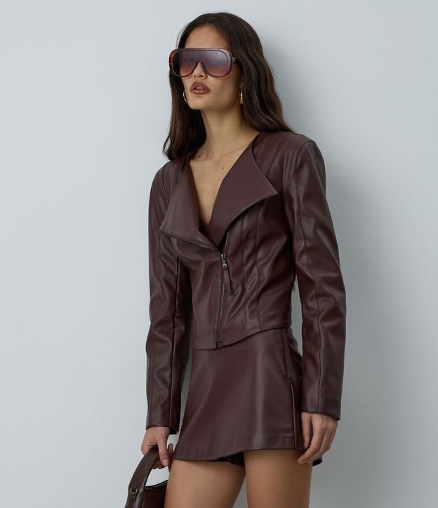 Campera en PU con Hombrera y Cremallera